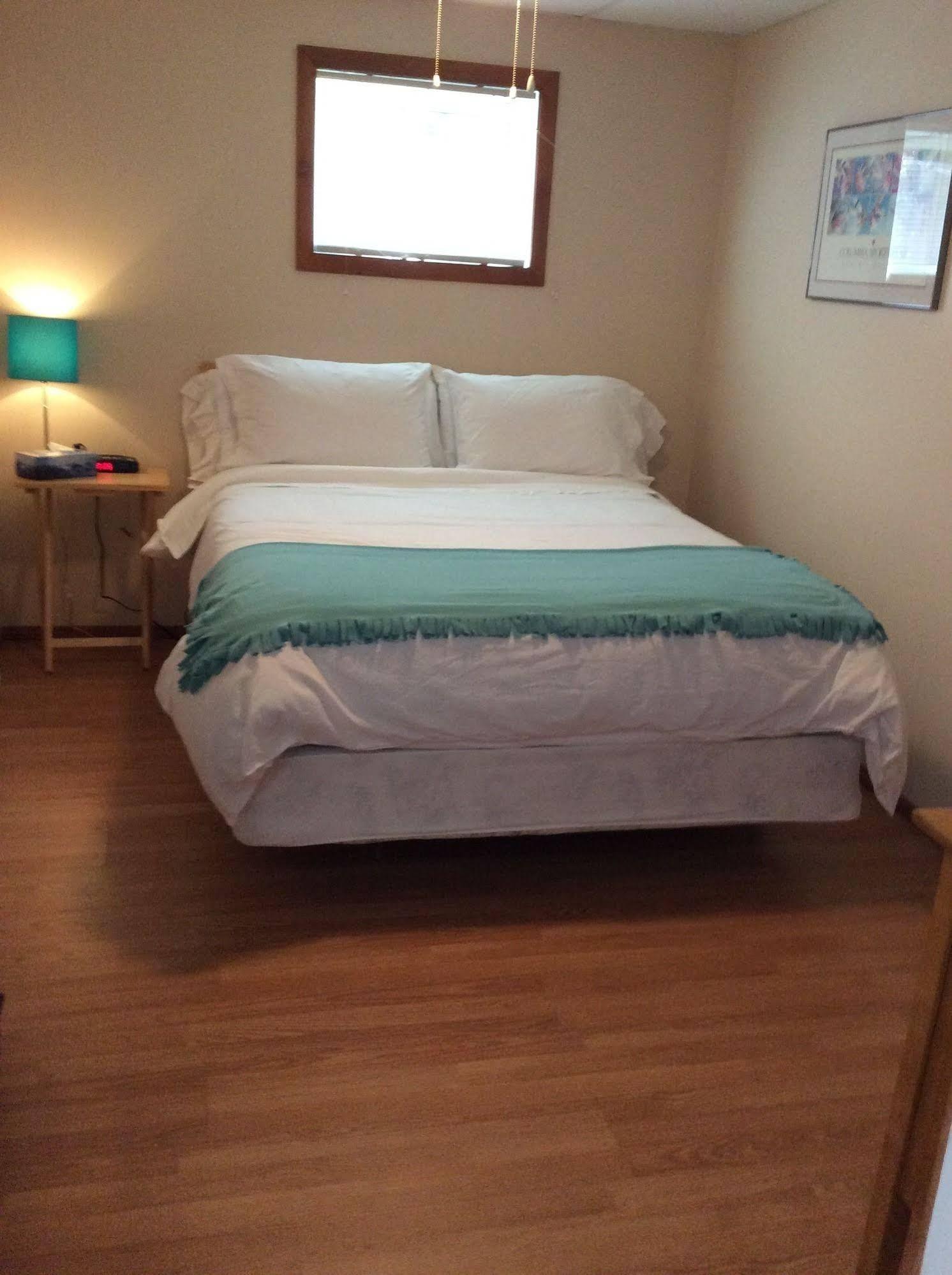 N' This On The Bay -Vacation Suite Wiarton Exteriér fotografie