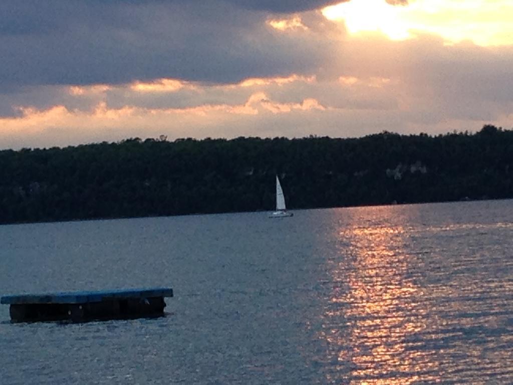 N' This On The Bay -Vacation Suite Wiarton Exteriér fotografie