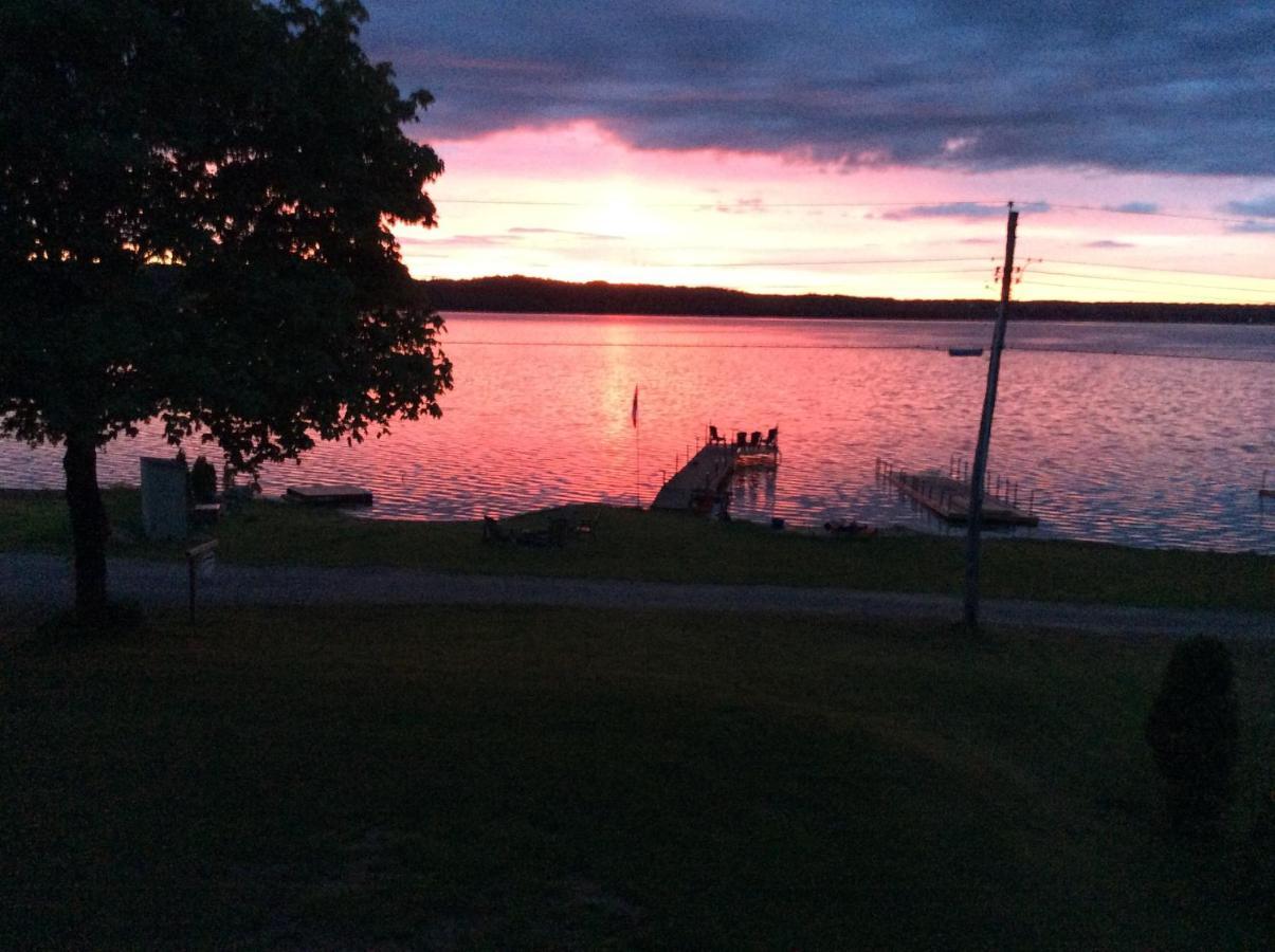 N' This On The Bay -Vacation Suite Wiarton Exteriér fotografie